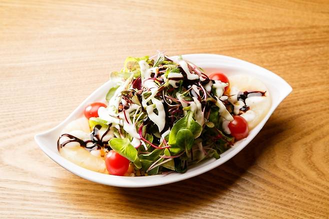샐러드는 신선한 채소와 드레싱으로 만들어지기에 온도가 높으면 쉽게 상할 수 있다. 특히 드레싱이 들어간 샐러드는 더 취약하다. [사진= 게티이미지뱅크]