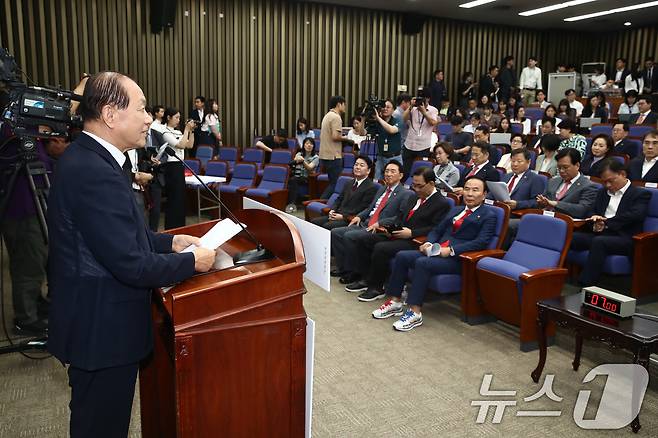 황우여 국미의힘 비상대책위원장이 27일 오전 서울 여의도 국회에서 열린 제22대 국회 전반기 당 국회부의장, 상임위원장 후보자 선출을 위한 의원총회에서 발언하고 있다, 2024.6.27/뉴스1 ⓒ News1 이광호 기자