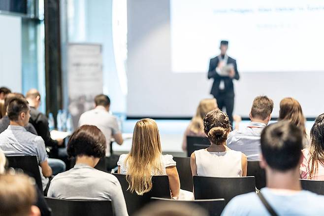 우리나라에는 스타트업을 지원하기 위한 많은 제도와 기관이 준비돼 있다 / 출처=셔터스톡