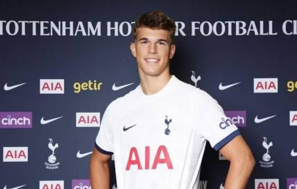 ▲ 토트넘에 입단한 부슈코비치 ⓒ토트넘