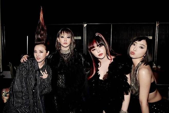 코첼라 페스티벌 무대에 선 2NE1. [사진 = 산다라박 인스타그램]