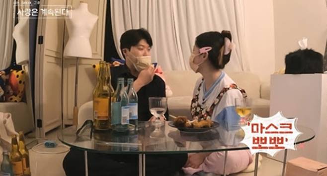 27일(목) 방송한 ‘나는 SOLO (나는솔로), 그 후 사랑은 계속된다’(이하 ‘나솔사계’)에서는 ‘솔로나라’ 그 후 사랑이 계속되고 있는 '나는 SOLO' (나는솔로) 20기 광수-영자, 영호-정숙의 ‘현커’ 스토리가 공개됐졌다. 특히 두 커플의 결혼 언급이 눈길을 끈다. SBS Plus, ENA