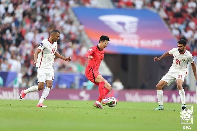 아시안컵에서 요르단을 상대하는 손흥민. ⓒ 대한축구협회