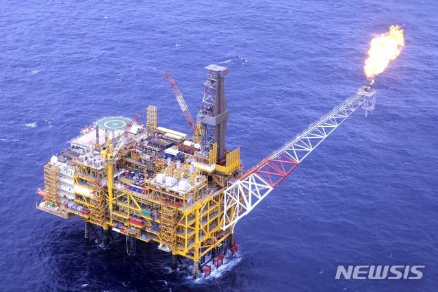 [서울=뉴시스] 포스코인터내셔널이 운영하는 미얀마 가스전 생산 플랫폼 모습. 한국조선해양이 2013년 완공했다. 2020.12.08 (사진 = 한국조선해양 제공) photo@newsis.com