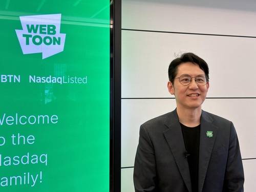 김준구 웹툰 엔터테인먼트 대표 (뉴욕=연합뉴스) 이지헌 특파원 = 김준구 웹툰엔터테인먼트 대표이사가 27일(현지시간) 뉴욕증시 상장식 후 미국 뉴욕 나스닥 빌딩에서 기자간담회를 열고 발언하고 있다. 2024.6.27 photo@yna.co.kr