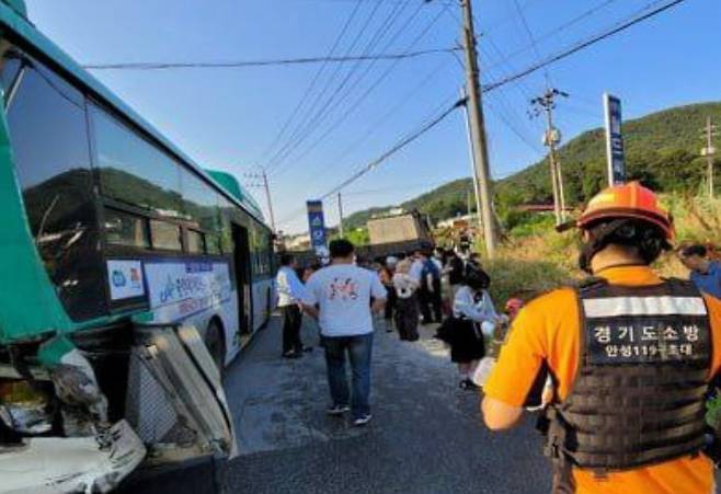 경기 안성시 교통사고 현장. /경기도소방재난본부