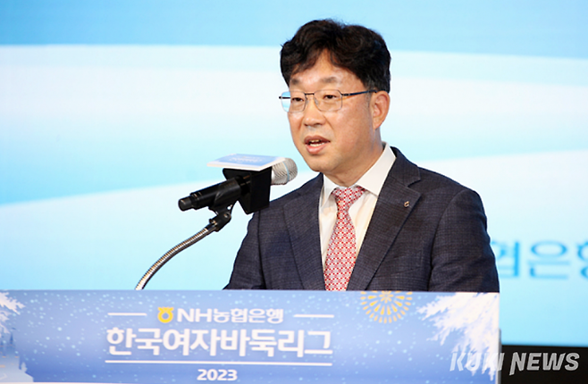 금동명 NH농협은행 공공⋅농업녹새금융부문 은행장이 지난 시즌 한국여자바둑리그 현장에서 축사하는 모습. NH농협은행 여자바둑리그는 오는 7월1일 개막식을 갖는다.