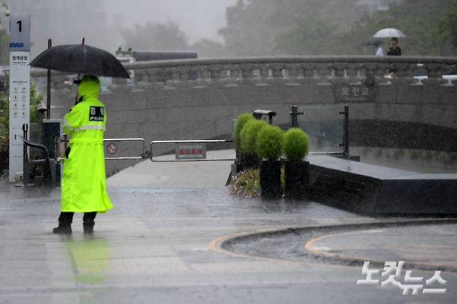 장마가 29일 시작되면서 전국 대부분 지역에서 비가 내릴 전망이다. 박종민 기자