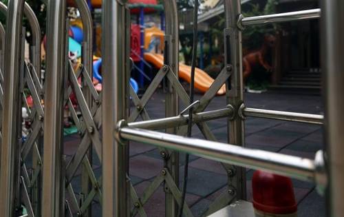 어린이집 입구 (전주=연합뉴스) 정경재 기자 =  27일 오전 전북 전주시 한 어린이집 출입문이 굳게 닫혀 있다. 2024.6.29