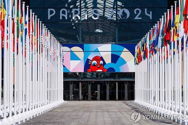 파리올림픽 선수촌 식당 입구 모습 [AFP=연합뉴스]