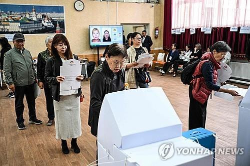 투표하는 몽골 유권자들 [AFP 연합뉴스 자료사진]