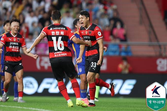 울산 HD를 상대로 득점 후 기뻐하는 포항 스틸러스. (한국프로축구연맹 제공)