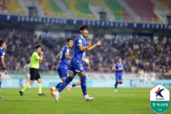 17세3개월21일의 나이로 K리그 역대 최연소 득점 기록을 경신한 수원 삼성 박승수. ⓒ프로축구연맹