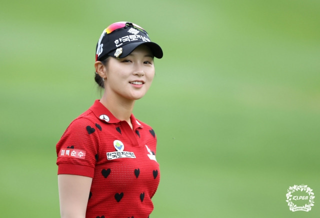 박현경이 KLPGA 투어 맥콜·모나 용평 오픈 정상에 오르면서 시즌 3승째를 따냈다. /사진= KLPGA