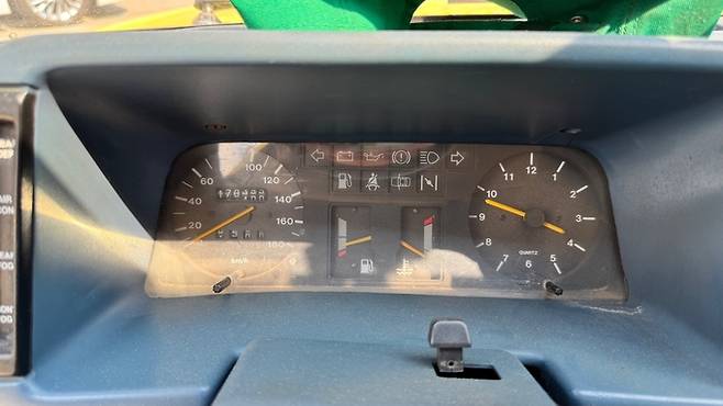 포니2 픽업 계기판.