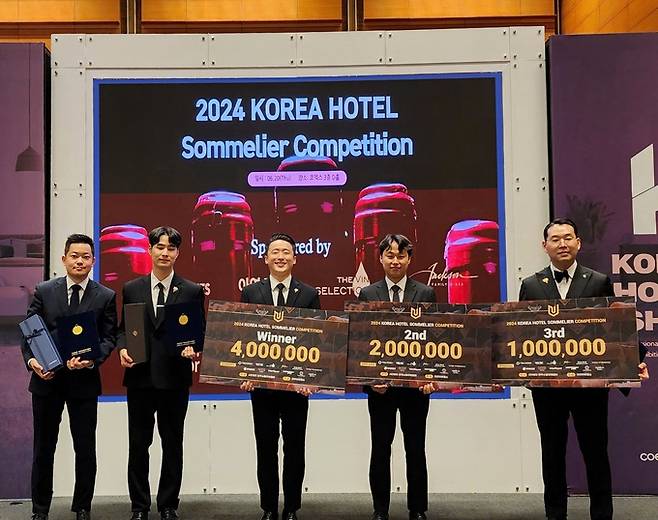 결선 시상식. 왼쪽부터 김판준, 김강민, 김현욱, 박힘찬, 차헌태 소믈리에 한국소믈리에협회 제공
