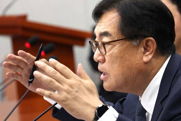 1일 국회에서 열린 운영위원회 전체회의. 정진석 대통령실 비서실장이 의원 질의에 답하고 있다. 연합뉴스