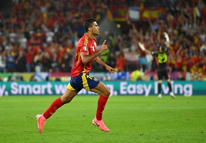 전반 39분 동점골을 터트린 스페인 로드리. Getty Images