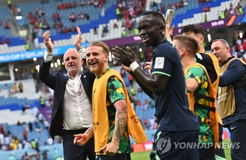 30일 축구계에 따르면 이임생 기술이사가 갑작스레 사의를 표명한 정해성 국가대표전력강화위원장 대신 대표팀 감독 선임 작업을 주도할 예정이다. 정 위원장은 거스 히딩크 전 감독의 추천을 받은 그레이엄 아놀드 감독을 추천한 대한축구협회 수뇌부와 이견을 보이며 사의를 표명한 것으로 알려졌다. 연합뉴스