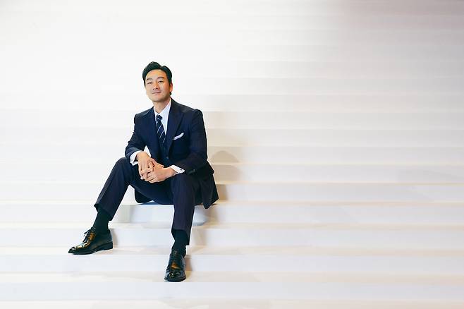 연극 '벚꽃동산'에서 황두식 역을 맡아 열연 중인 배우 박해수. Studio AL, LG아트센터