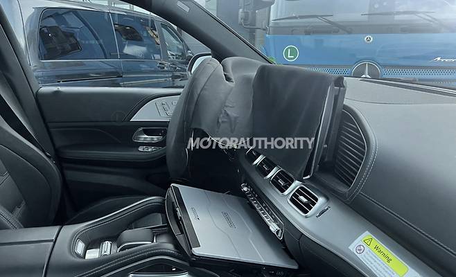 메르세데스-벤츠 'GLE 2차 페이스리프트' 테스트카 (출처 : Motor Authority)