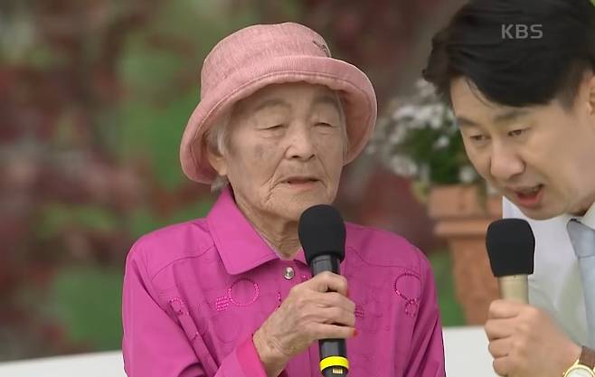 102세의 고령의 나이로 KBS ‘전국노래자랑’에 참가해 전 국민의 마음을 울린 강예덕 할머니가 화제다. /KBS
