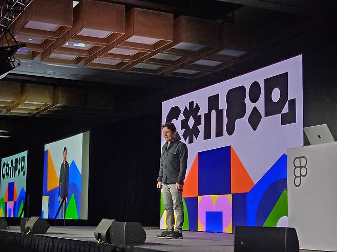 딜런 필드 피그마 공동 창업자 겸 최고경영자(CEO)가 2일 싱가포르 샌즈엑스포에서 열린 ‘컨피그 APAC’ 행사에서 기조연설을 하고 있다./이경탁 기자