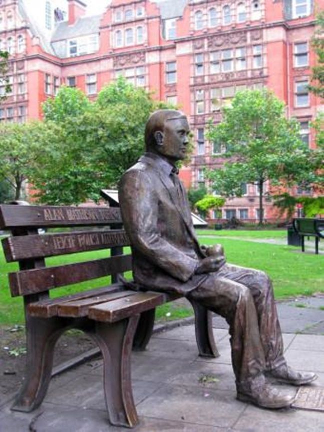 영국 맨체스터 공원에 있는 앨런 튜링의 동상 ⓒ