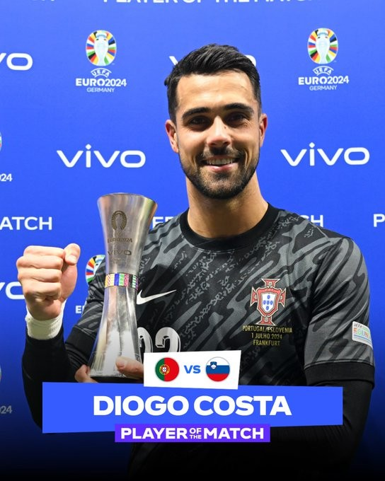 사진=UEFA.&nbsp;마지막&nbsp;유로&nbsp;대회에서&nbsp;페널티킥&nbsp;실축으로&nbsp;눈물을&nbsp;펑펑&nbsp;흘렸던&nbsp;크리스티아누&nbsp;호날두. 그를 대신해 골키퍼 디오고 코스타가 승부차기에서&nbsp;'미친&nbsp;선방쇼'를&nbsp;펼치면서 승리를 이끌었고, POTM으로 선정됐다.