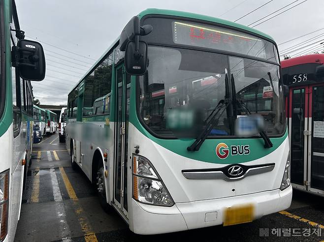 사망자 9명을 포함해 총 15명의 사상자를 낸 시청역 교통사고 운전자 차씨가 평소 운행한다고 파악된 버스. 정주원 수습기자