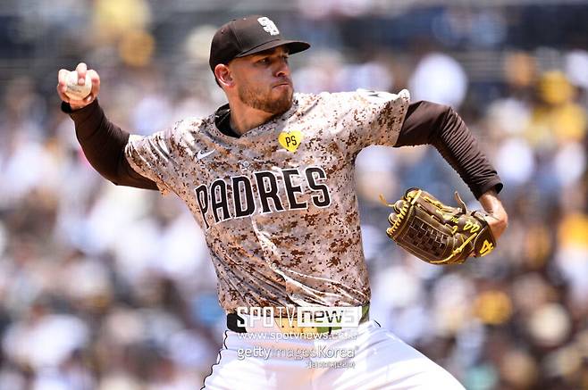 ▲ 샌디에이고 파드리스 선발투수 조 머스그로브가 뉴욕 양키스를 상대로 역투하고 있다. 머스그로브는 5⅓이닝 동안 1실점으로 호투했음에도 승리를 따내지 못했다. 경기는 샌디에이고가 5-2로 승리했고 2연패에서 벗어났다.