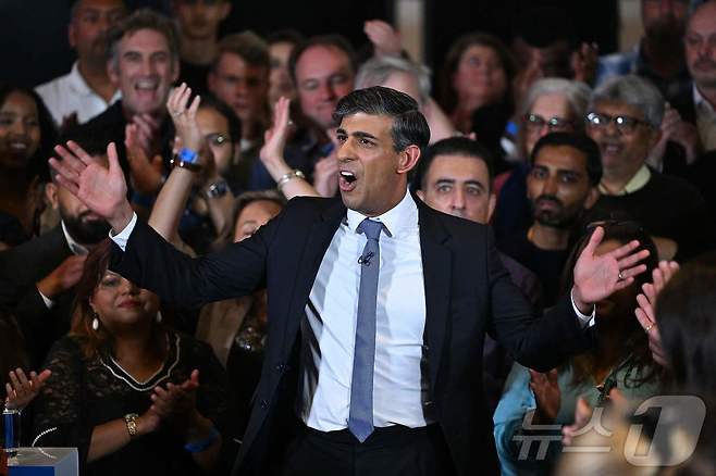 영국 총리이자 보수당 대표인 리시 수낵이 2일(현지시간) 런던 국립 육군 박물관에서 총선 유세를 하고 있다. 2024.07.02/ ⓒ AFP=뉴스1 ⓒ News1 조유리 기자