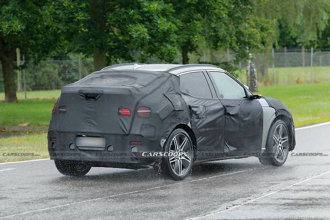 사진 : 제네시스 GV60 페이스리프트 테스트카 (출처=Carscoops)