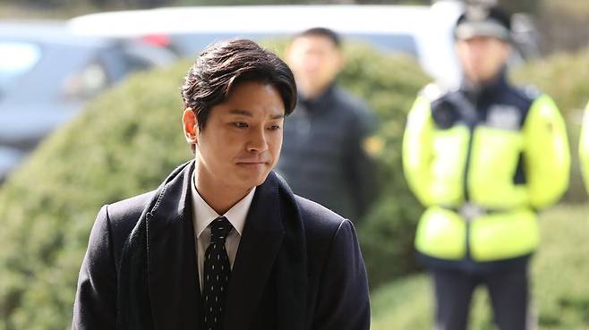 이른바 '버닝썬 사태'의 발단이 된 김상교씨가 2019년 3월 명예훼손 사건의 피고소인 신분으로 서울 종로구 서울지방경찰청에 출석하고 있다. /연합뉴스