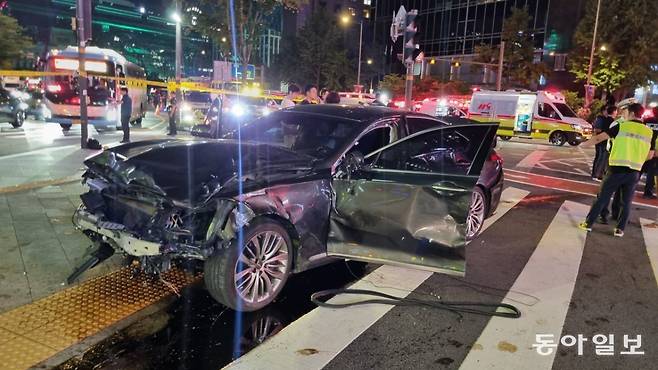 1일 오후 9시 26분경 서울 중구 시청역 인근 교차로에서 역주행 사고로 9명을 숨지게 한 차모 씨(68)의 제네시스G80 차량. 주현우 기자 woojoo@donga.com