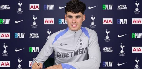 사진=토트넘 훗스퍼. 토트넘은 2일(한국시간) 구단 홈페이지를 통해 “구단은 리즈 유나이티드로부터 그레이를 영입하게 되어 기쁘다. 그의 계약 기간은 2030년까지고 등번호 14번을 달게 될 예정이다”라고 공식 발표했다. 이적료는 700억 원으로 밝혀졌으며 그는 '전설' 루카 모드리치의 등번호인 14번을 달고 뛰게 된다. 그레이는 토트넘 이적 이유에 대해 엔제 포스테코글루 감독이 주요 이유가 됐다고 밝혔다.