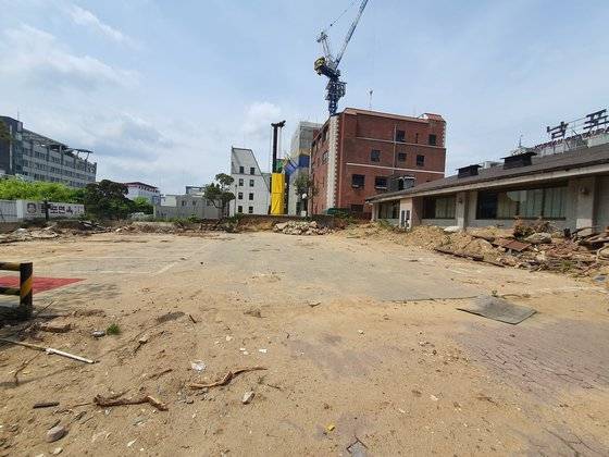 서울 강남구 논현동 옛 남포면옥 부지. 폐업후 철거 작업 중이다. 함종선 기자