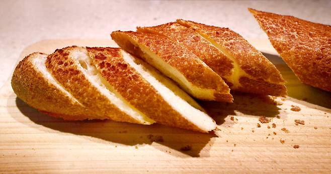 ‘르와르 베이커리’에서 파는 ‘쌀 바게트’. 박미향 기자