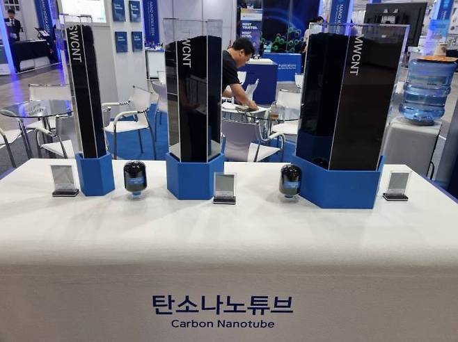제이오 현장 부스에 전시돼 있는 탄소나노튜브(CNT) 유형. 사진=김재민 기자&nbsp;
