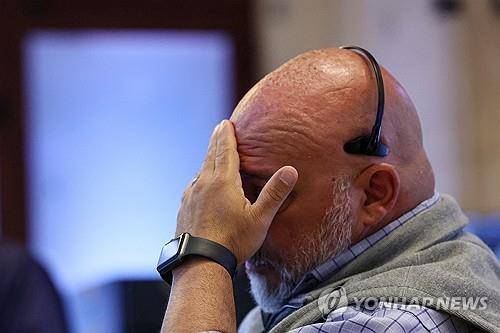 뉴욕증권거래소(NYSE)의 트레이더 [로이터 연합뉴스 자료사진. 재판매 및 DB 금지]