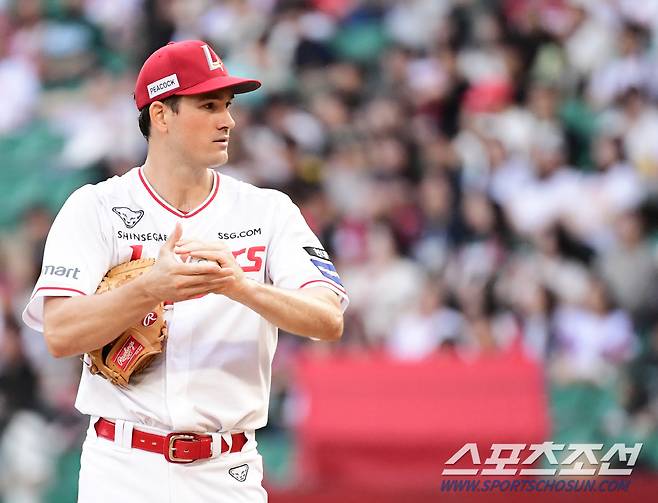 11일 인천 SSG랜더스필드에서 열린 SSG와 KIA의 경기. 2회 보크 실책으로 실점한 SSG 선발 앤더슨. 인천=송정헌 기자songs@sportschosun.com/2024.06.11/