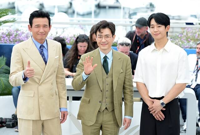 황정민 류승완 감독 정해인(왼쪽부터)의 '베테랑2'도 추석 연휴를 고려해 9월 13일 개봉을 확정했다. /CJ ENM