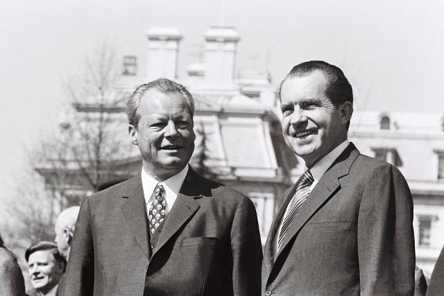 1970년 미국을 방문한 빌리 브란트(왼쪽) 전 독일 총리와 리처드 닉슨 미국 대통령이 워싱턴에서 회동하고 있다.한국일보 자료사진