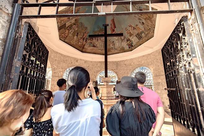 마젤란의 십자가. 세부 시티 여행의 시작점이라고 볼 수 있다