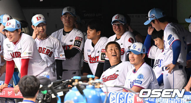 2022 KBO 올스타전 경기에 앞서 드림 올스타 오승환이 동료들과 이야기를 나누고 있다. / OSEN DB