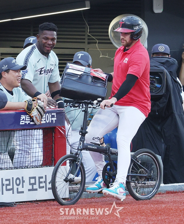 [포토] 오스틴 '페자라, 한 조각 하실래예?'