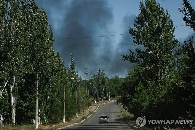 우크라이나 도네츠크주에서 러시아군의 공습에 피어오르는 연기 [로이터 연합뉴스 자료 사진. 재판매 및 DB 금지]