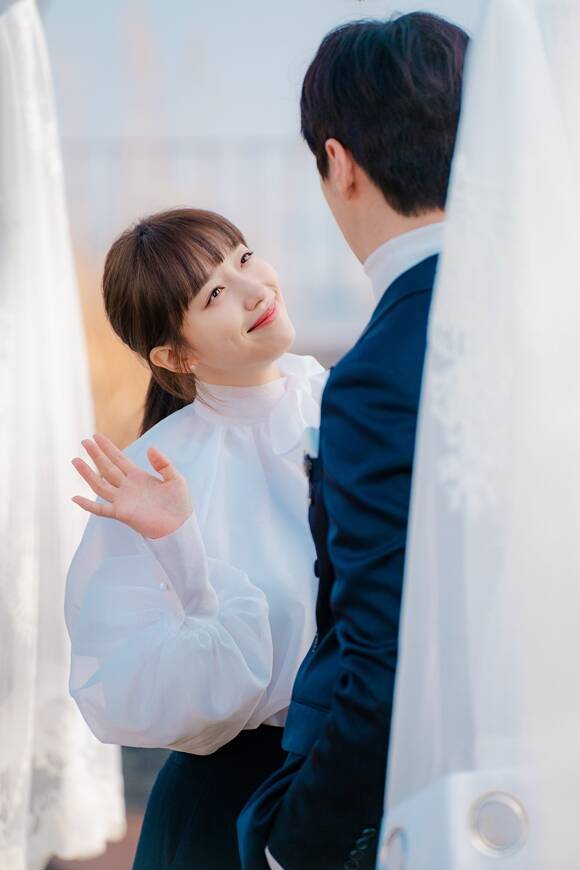 표예진은 "'나는 대놓고 신데렐라를 꿈꾼다'를 하면서 용감해졌다고 생각한다"고 말했다. /시크릿이엔티, 티빙