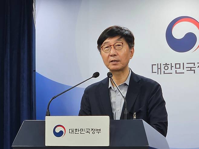 박남규 성균관대 화학공학·신소재공학부 석좌교수가 2024년 대한민국최고과학기술인상 수상자로 선정됐다. 그는 이미 페로브스카이트 분야에서 세계 최고의 석학이지만, 자신의 연구가 새로운 분야에도 활용될 수 있도록 도전에 나선다는 목표를 공개했다./이병철 기자