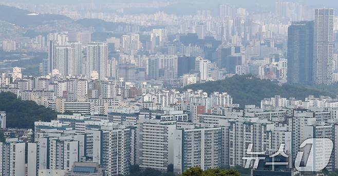 서울 남산에서 바라본 아파트 단지. 2024.7.1/뉴스1 ⓒ News1 임세영 기자